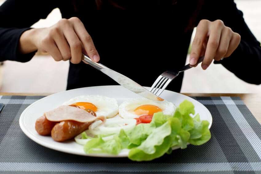 woman eating breakfast